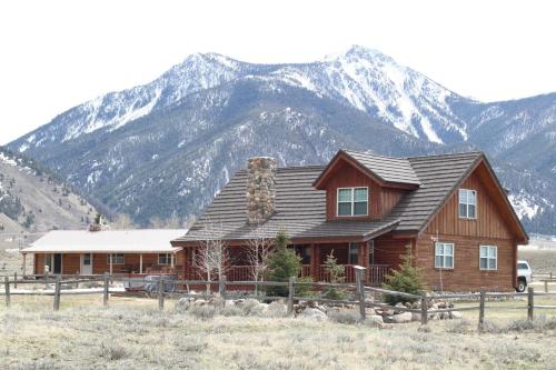 Montana Spirit Guest Lodge