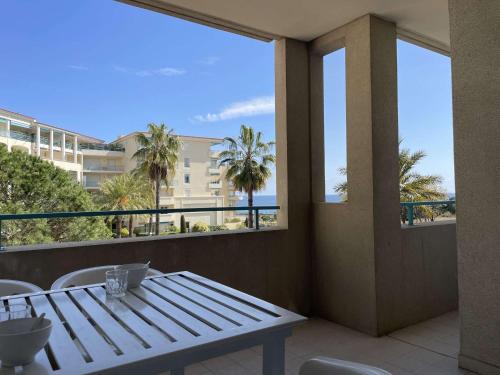 Appartement avec terrasse, piscine et à 5 min de la plage à Juan les Pins - FR-1-252-185 (Appartement avec terrasse, piscine et a 5 min de la plage a Juan les Pins - FR-1-252-185) in Avenue de Cannes