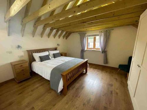 Charming Norfolk Barn Conversion in Barnham Broom