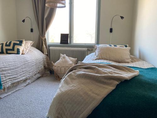 2 twin beds