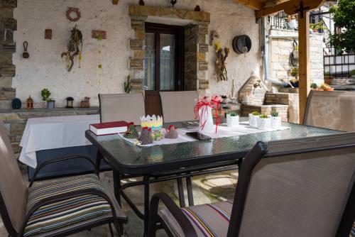 Ifigenia Cheerful and Cosy Entire Home with patio!