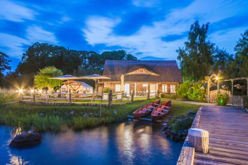 Iekārtas, Komfort-Hausboote am Naturhafen Krummin in Krummin