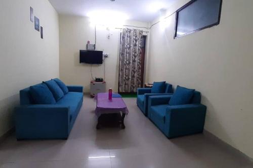 *Varanasi cozy A/C 2BHK Drawing/Daning 40'TV Wi-Fi