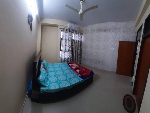 *Varanasi cozy A/C 2BHK Drawing/Daning 40'TV Wi-Fi