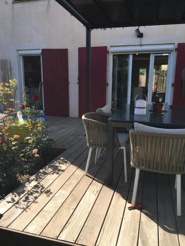 View, Villa Rose Suite et chambres chez l'habitant in Lemasson