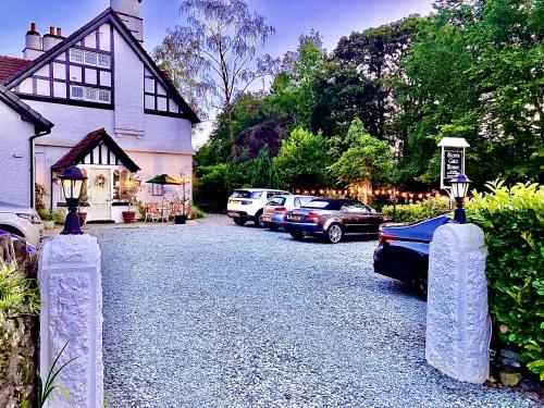 Storrs Gate House B & B No pets Allowed
