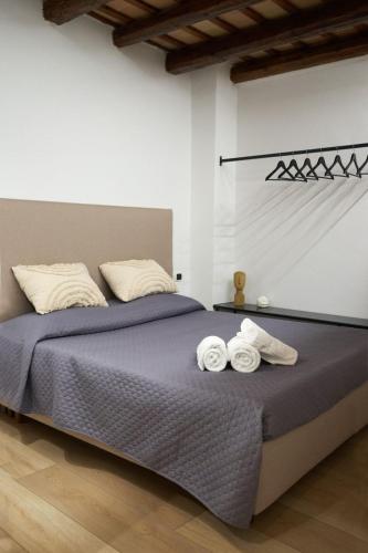 Standard Double Room image 10