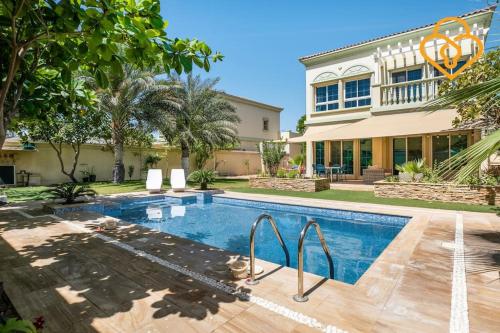 Keysplease Amazing 2 B/R Villa With private Pool, JVT, Dubai