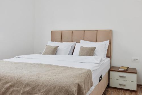 One-Bedroom Apartment image 3