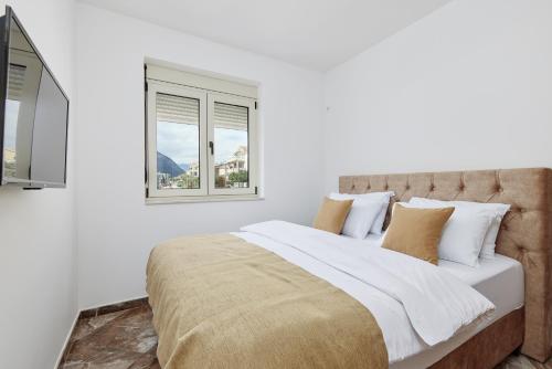 Apartment with Mountain View image 4