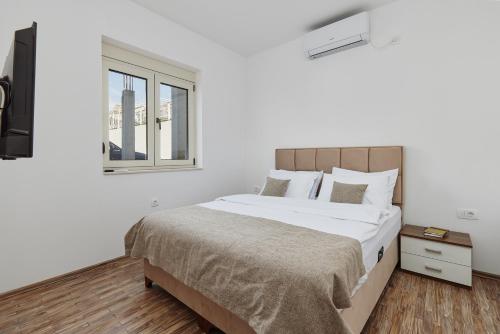 One-Bedroom Apartment image 2