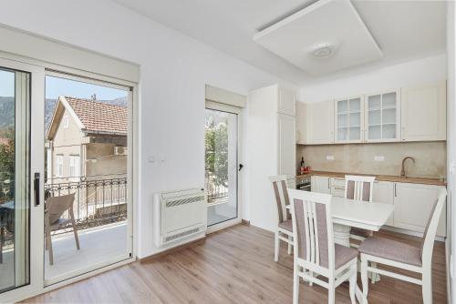One-Bedroom Apartment image 5