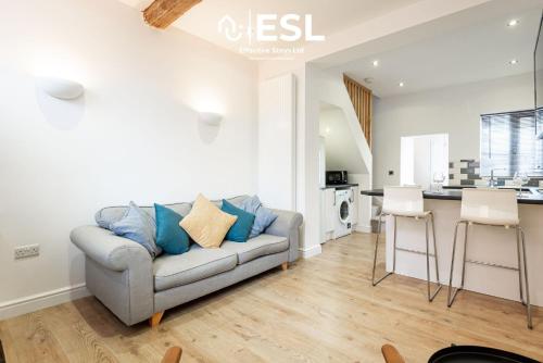 2 Bedroom Terrace Cottage, Parking and River Walks photo 1