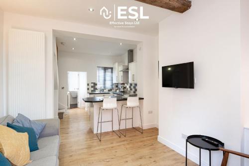 2 Bedroom Terrace Cottage, Parking and River Walks photo 4