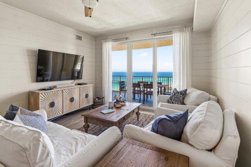 CHARD ON ICE, BRAND NEW, Walk to Pier Park, 3 Bedrooms