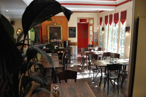 Le Vieux Carré - image 9