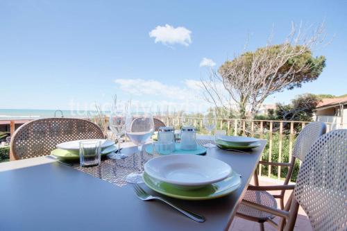 VELA terrazza sul mare con 2 camere e parcheggio