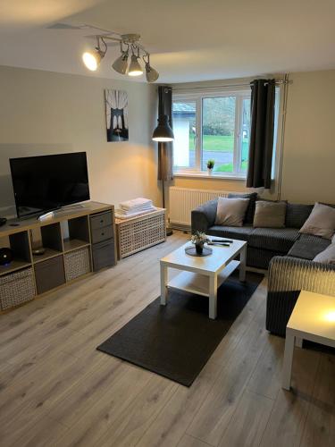 5 Bed Camberley Airport Accommodation