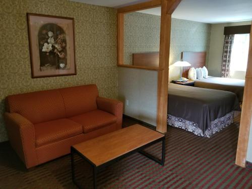 All Seasons Inn & Suites