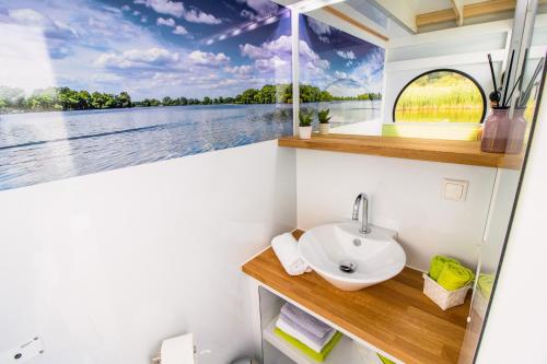 Hausboot FIONA im Yachthafen Berlin-Schmöckwitz auf der Spree und dem Müggelsee von Anfang April bis Ende Oktober, Berlin (zdjęcie 8)