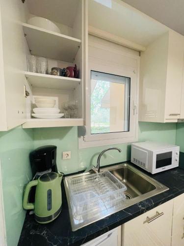 dapur, Zoi Studios in Kanalaki