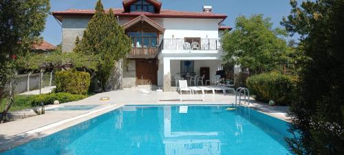 4 yatak odalı Harika müstakil villa