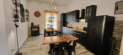 廚房, Janus Casa nel Verde - exclusive villa with pool in 帕斯托拉諾