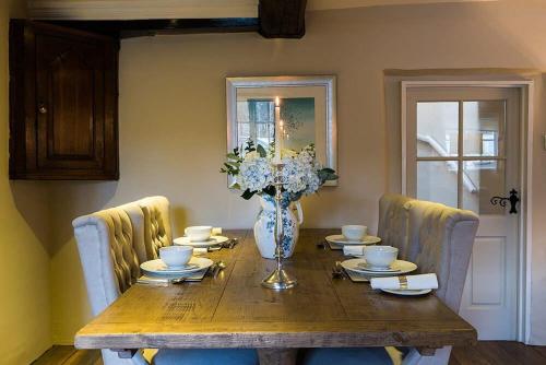 Porch Cottage a luxurious characterful cottage within walking distance of Keswick town centre - image 2