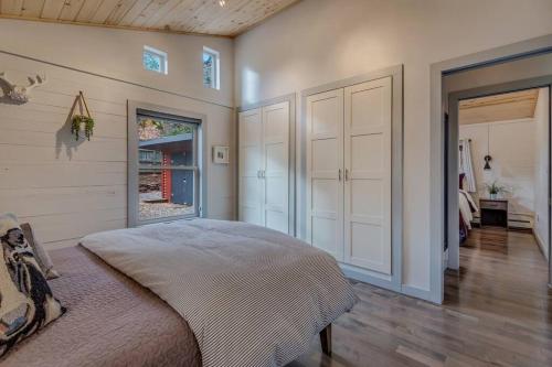 Cozy Modern House seconds from Roaring Fork River Cozy Modern House seconds from Roaring Fork River