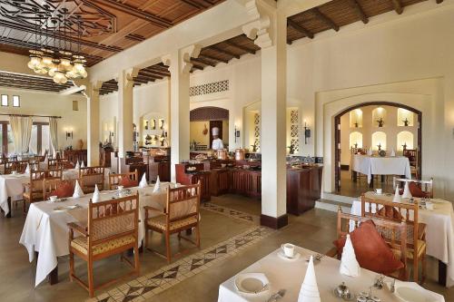 Restaurant, Al Maha, a Luxury Collection Desert Resort & Spa, Dubai in Murquab