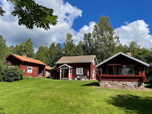 Idyllic Dalarna farmhouse at the lake