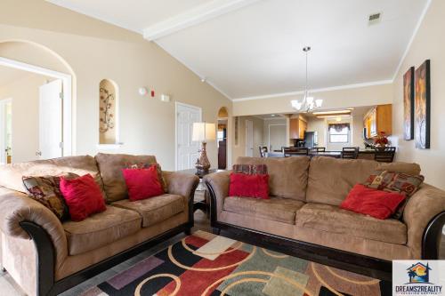 2BR Condo - 2 Pools - Close to the Strip - Stairs Required - FREE TICKETS INCLUDED - FHA-27, Branson