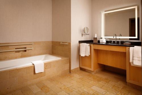 The Westin St. Louis - image 10
