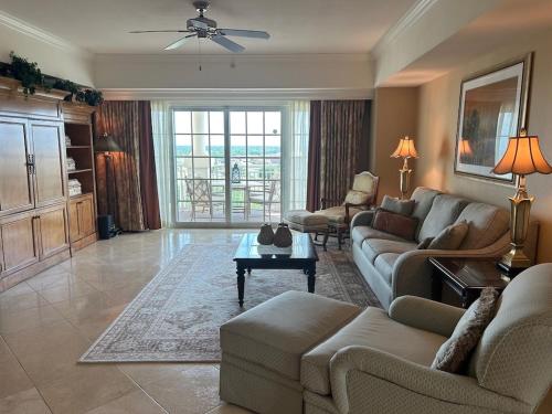 Luxury golf resort just 5 mins. from Disney.