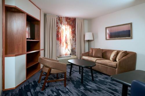 Fairfield Inn and Suites San Bernardino - image 11