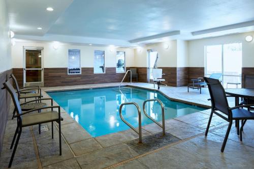 Fairfield by Marriott Inn & Suites San Bernardino - 수영장