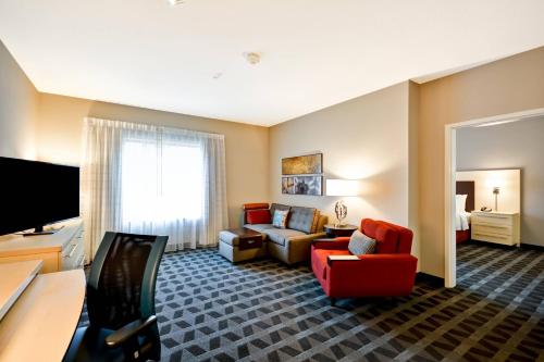 Guestroom, TownePlace Suites Dallas Lewisville in Lewisville