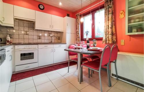 köök, 3 Bedroom Cozy Home In Ottré (3 Bedroom Cozy Home In Ottre) in Vielsalm
