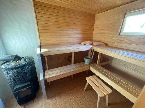 Sauna, Kivika in Suure-Rootsi