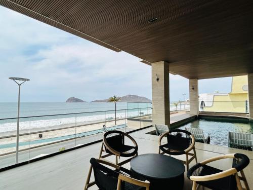 The O · Gorgeous Beachfront