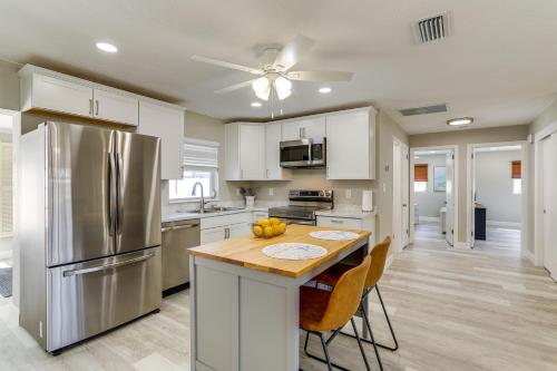 Breezy Seminole Vacation Rental with Hot Tub! in Seminole, USA