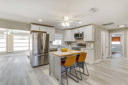 Breezy Seminole Vacation Rental with Hot Tub! in Seminole, USA