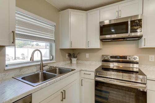 Breezy Seminole Vacation Rental with Hot Tub! in Seminole, USA