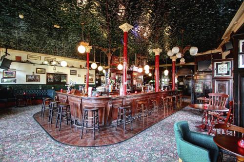 Bar/lounge, Beaconsfield Hotel in Greater London North