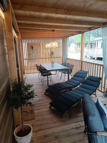 2 bedrooms, 4 beds
