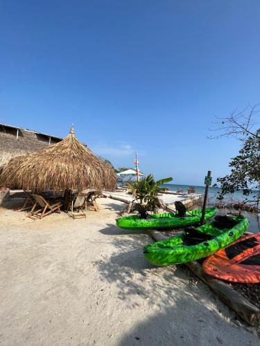 Santa Lova Eco-hostel Isla Tintipan