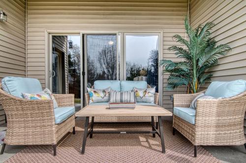 2BR Condo - Dock for Fishing - Jacuzzi Tub - FREE TICKETS INCLUDED - MJ4-130, Branson