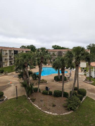 Biloxi Beach Condo-B, Biloxi