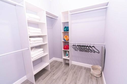 2023 Built! FineArt, Putt-Putt, Hammock, Backyard, Pet and Kid friendly in Jupiter, USA