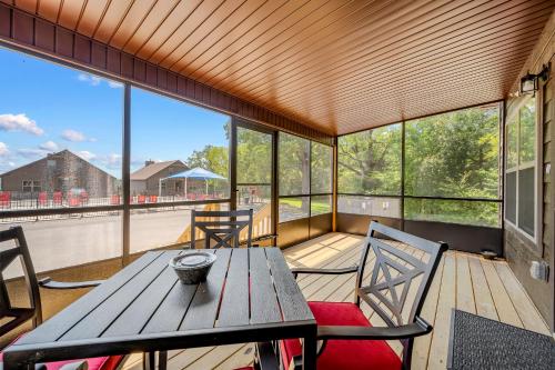 4BD Lodge at Table Rock Lake - Near Marina - Pool - BBH 4BD Lodge at Table Rock Lake - Near Marina - Pool - BBH